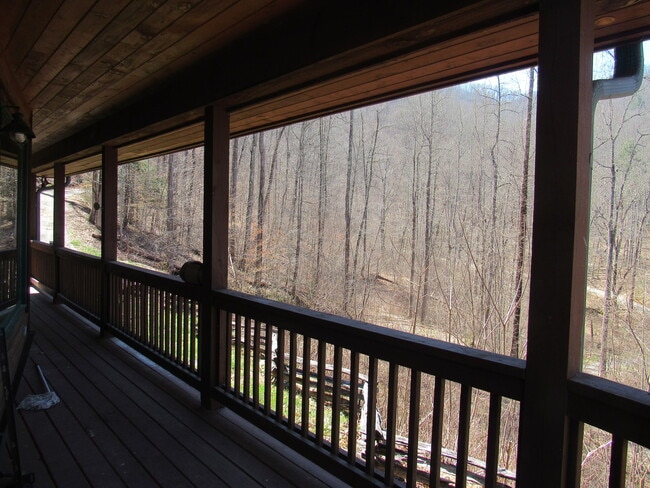 Building Photo - $1,400 - 2 Bedroom / 1 Bath Cabin in Tuckaseegee with Lovely Mountain View