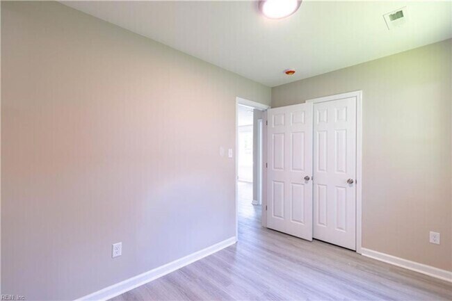 Building Photo - 55 Phelps Cir