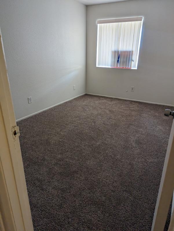 Building Photo - MOVE IN READY!!! TOWNHOME!! 2 BEDROOMS 2.5...