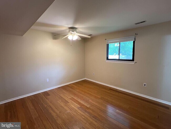 Building Photo - 101 Fantasia Dr