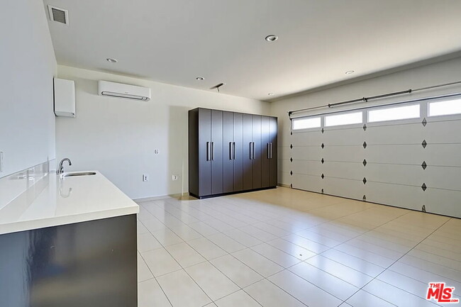 Building Photo - 6243 Berquist Ave