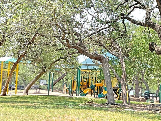 Building Photo - 9604 Big View Dr