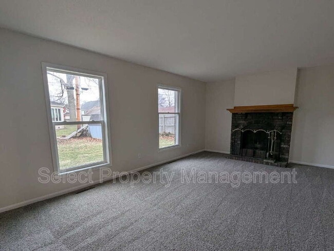 Building Photo - 924 E Washington Center Rd