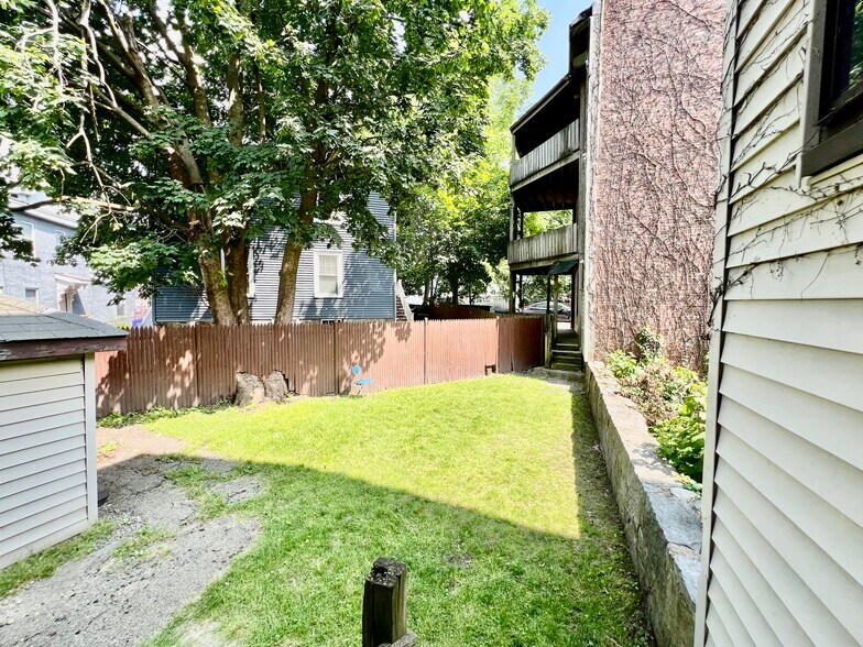 Building Photo - 4 Adella Pl