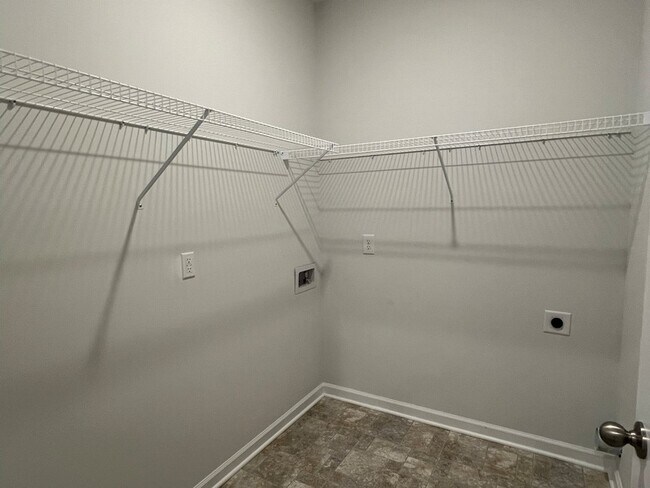 Building Photo - 967 Horse Mountain Rd