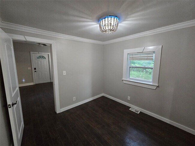 Building Photo - 1105 N Valley Brook Rd