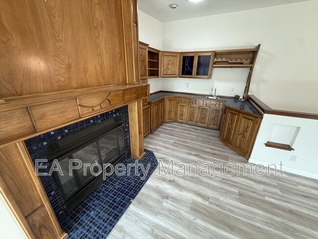 Building Photo - 500 Oakwood Pl NE