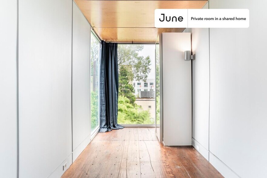 Building Photo - Room in Shared 6 bed/6 bath home