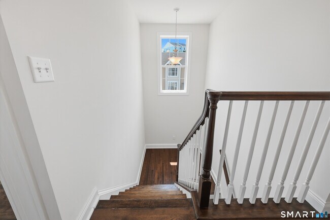Building Photo - 15 Moorland Dr