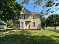 Building Photo - Welcome to the peace and quiet of this 4-bedroom 2-bathroom home.