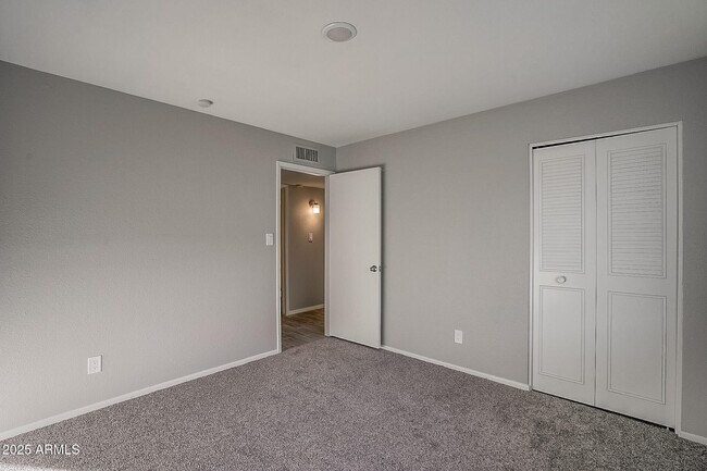 Building Photo - 4249 W Townley Ave