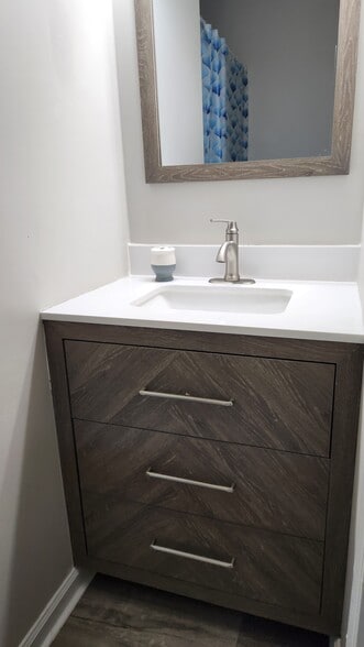 Master Bath - 614 3rd Ave S