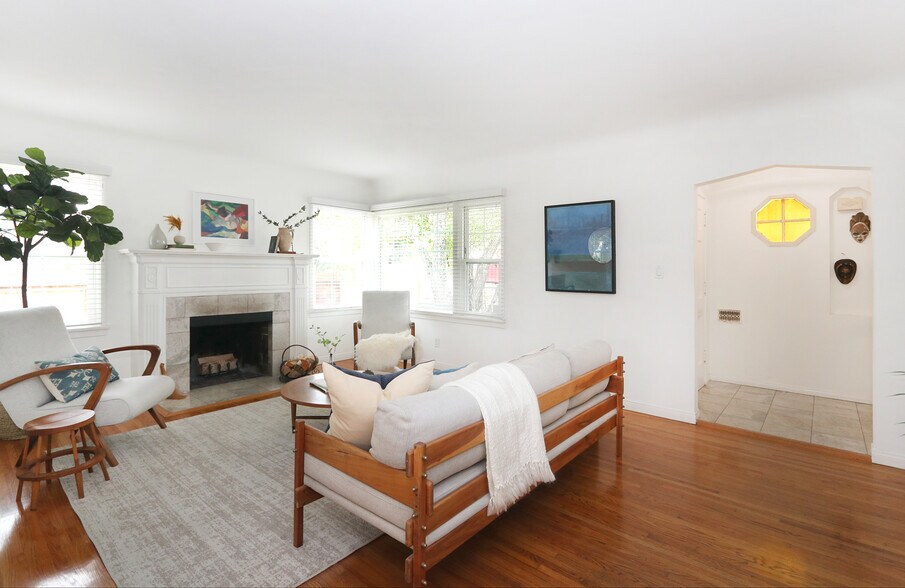 Building Photo - 329 N Avenue 66