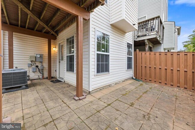 Building Photo - 13700 Barksdale Dr