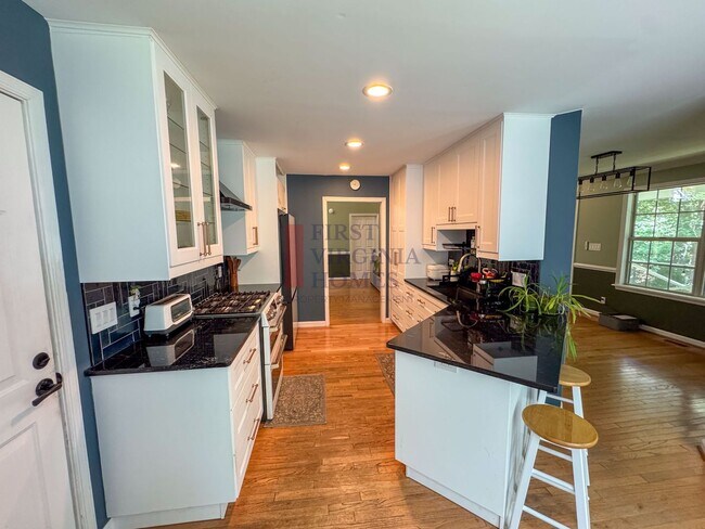 Building Photo - Lake Reynovia 3Bed/2.5Bath Rental