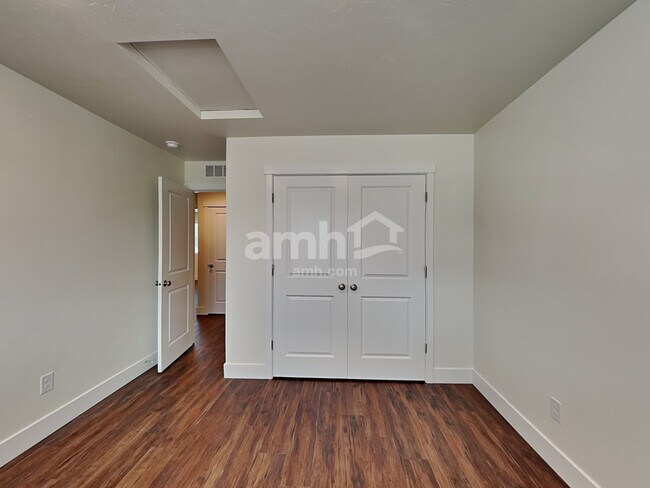 Building Photo - 1022 N Rivermist Pl