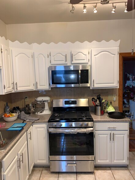 Building Photo - 39 Farquhar St