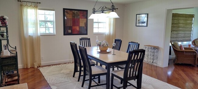 Building Photo - 9583 SE Little Club Way S