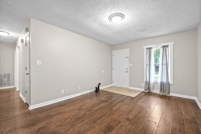 Building Photo - 135 E St