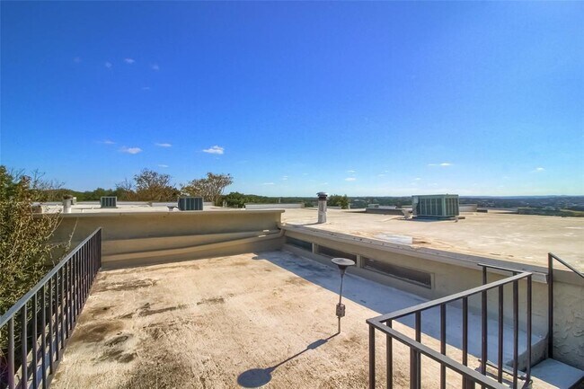 Building Photo - 5914 Lago Vista Way
