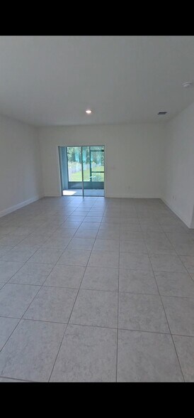 Building Photo - 4194 Sagefield Dr