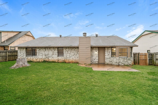 Building Photo - 7408 S Gum Ave