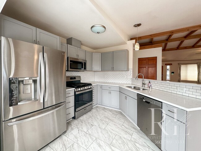 Building Photo - Rambler with 2-Car Garage, RV/Boat Parking...