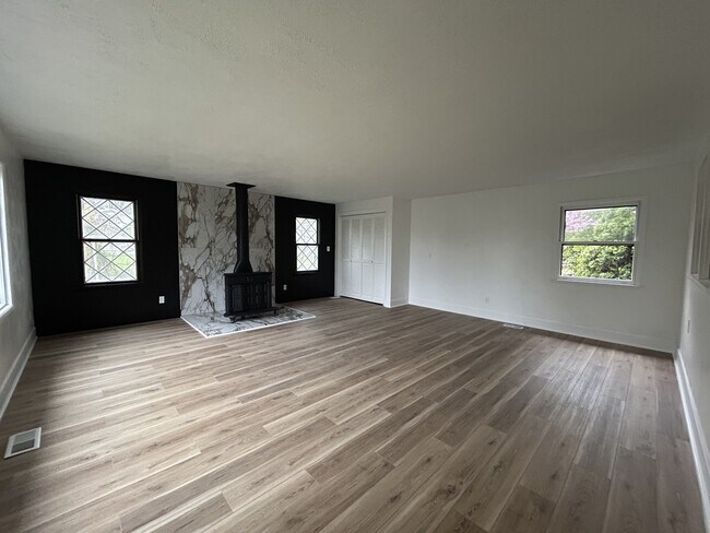 Building Photo - 149 Brookdale Park