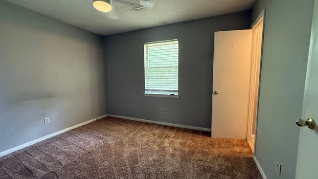 Building Photo - Charming 3-Bedroom Home in the Heart of Ri...