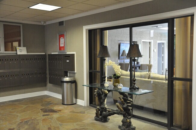 Building Photo - 601 1st St