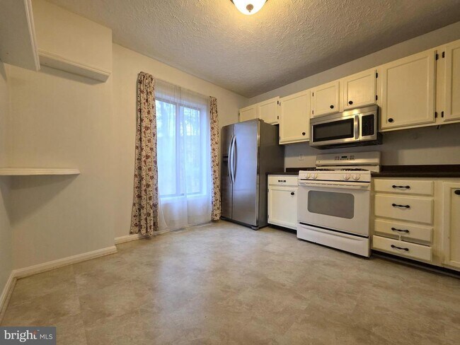 Building Photo - 58 Windbrooke Cir