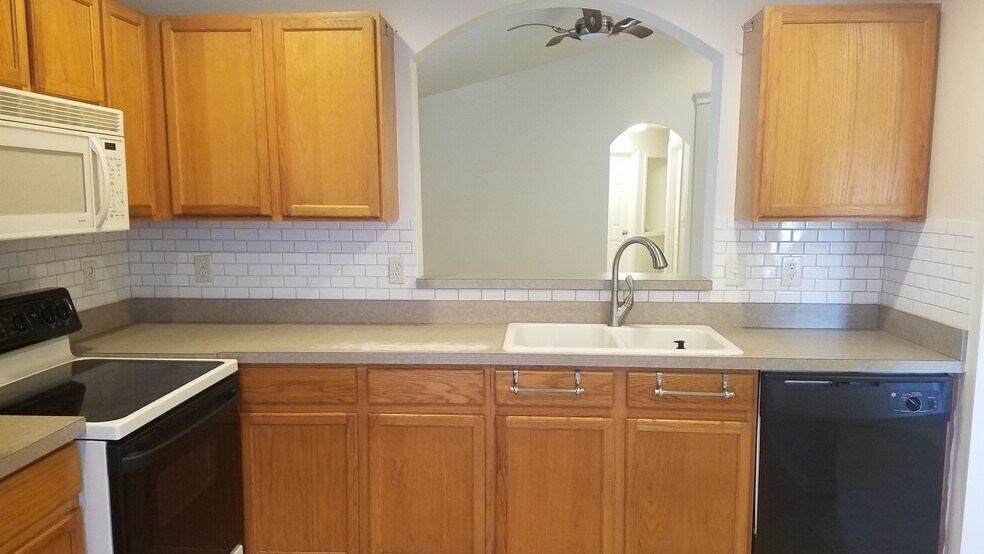 Building Photo - 2306 S Bumby Ave