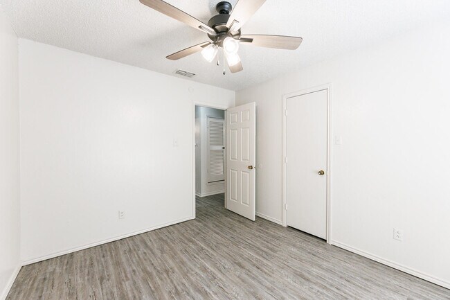 Building Photo - 5722 Brownfield Dr