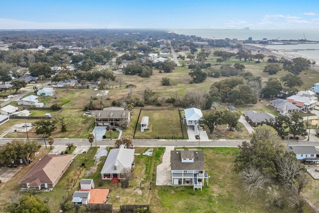 Building Photo - 426 Russell Ave