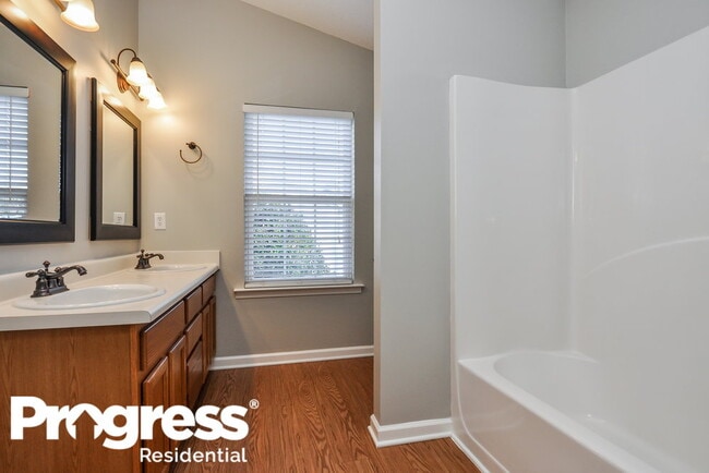 Building Photo - 504 Woodchase Green Dr