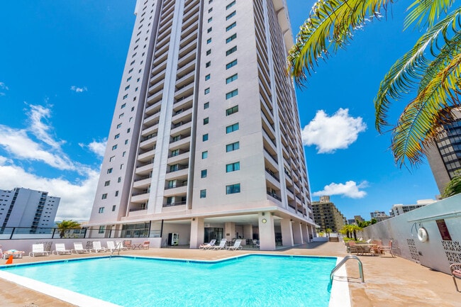 Royal Kuhio - 2240 Kuhio Ave