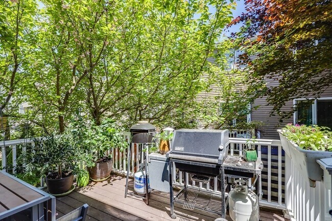 Building Photo - 154 W 3rd St