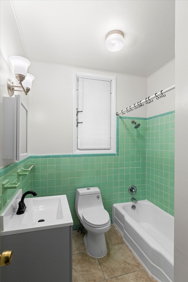 Building Photo - Newly Renovated Studio