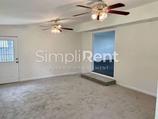 Building Photo - FULLY RENOVATED 3 / 2 Home - Available Now...