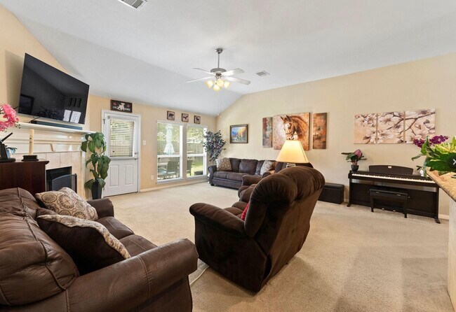 Building Photo - 12822 Lakeshore Dr