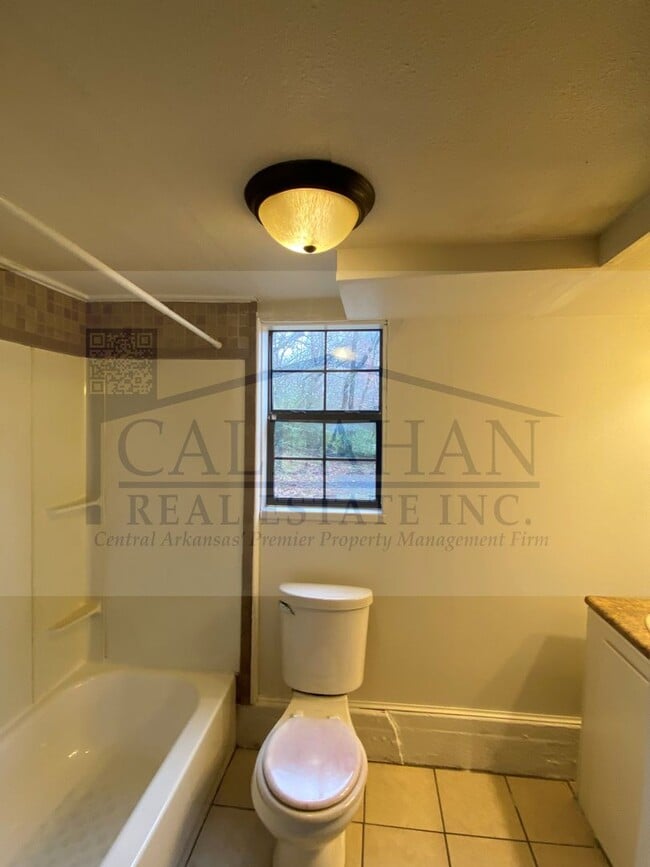 Building Photo - 700 W 33rd St