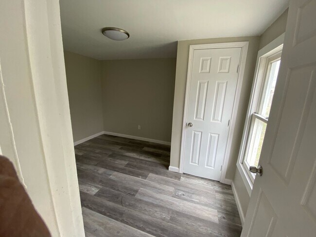 Building Photo - Fantastic Sand Springs Home