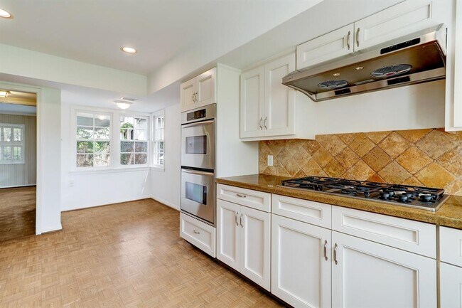 Building Photo - 2607 Avalon Pl