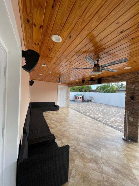 Building Photo - 584 Vossler Ave