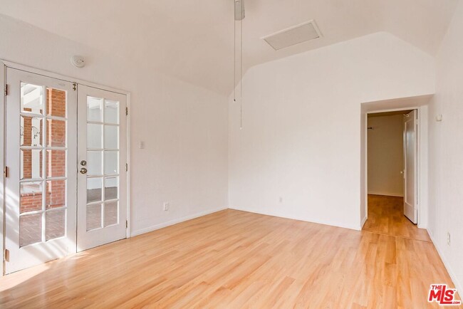 Building Photo - 288 S Coronado St