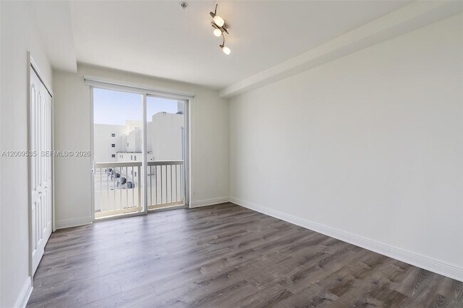 Building Photo - 2400 SW 27th Ave