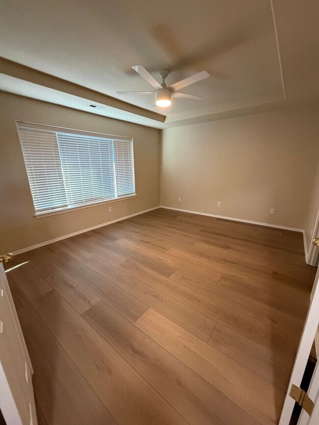 Building Photo - 413 Roger Smith Dr