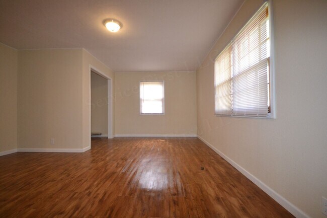 Building Photo - 316 N Wilson Ave
