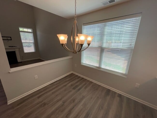 Building Photo - MOVE IN READY! Amazing end-unit townhome