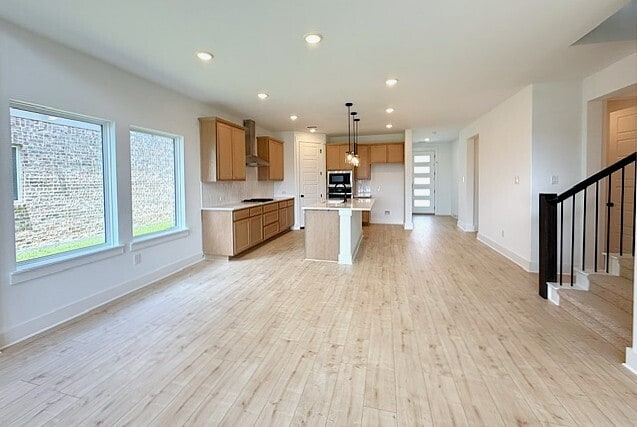 Building Photo - Brand New Home 5 bedroom, 4 bath with loft